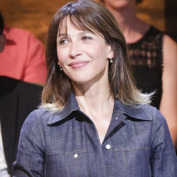 Si ses projets font constamment la Une des médias, il en est de même quant à sa vie privée, à son grand dam. A 56 ans, Sophie Marceau met un point d'honneur à protéger son jardin secret.
Exclusif - Sophie Marceau - Enregistrement de l'émission "Le grand échiquier : Francophonie", présentée par C.Chazal et A.Vizorek et diffusée le 16 juin sur France 2 © Jack Tribeca / Bestimage