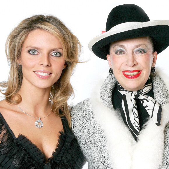 C'est une triste nouvelle qui a été annoncée
Sylvie Tellier et Geneviève de Fontenay en studio © Guillaume Gaffiot /Bestimage