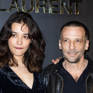 Carmen Kassovitz, Mathieu Kassovitz - Photocall du défilé Saint-Laurent Prêt-à-porter Automne/Hiver 2022/2023 dans le cadre de la Fashion Week de Paris, le 1er mars 2022. © Olivier Borde /Bestimage 