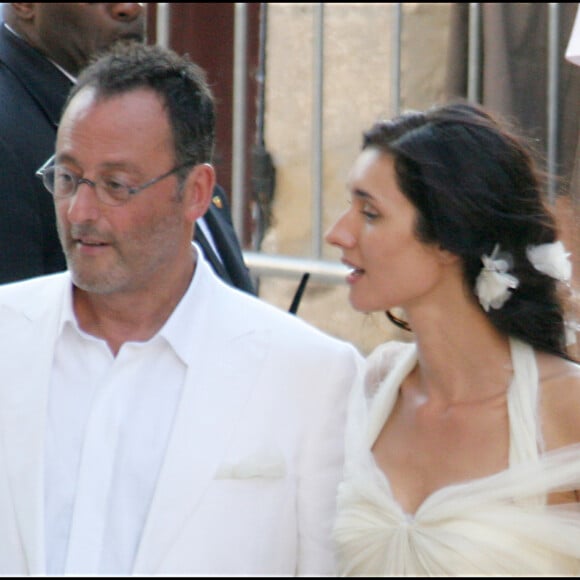 Ce jeudi 3 août 2023, Jean Reno est mis à l'honneur sur TMC. En effet, l'acteur est à l'affiche de "L'Opération Corned Beef", oeuvre devenue culte de Jean-Marie Poiré.
Mariage de l'acteur Jean Reno et du mannequin franco-americain Zofia Borucka vers l'église des Baux de Provence, dans le sud de la France.