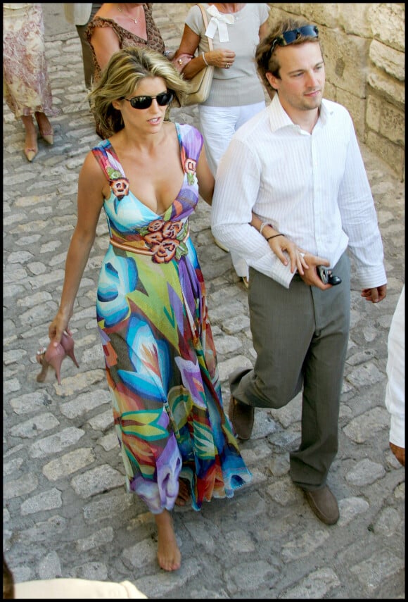 Alice Taglioni et Jocelyn Quivrin au mariage de l'acteur Jean Reno et du mannequin franco-americain Zofia Borucka devant la mairie des Baux de Provence, dans le sud de la France.