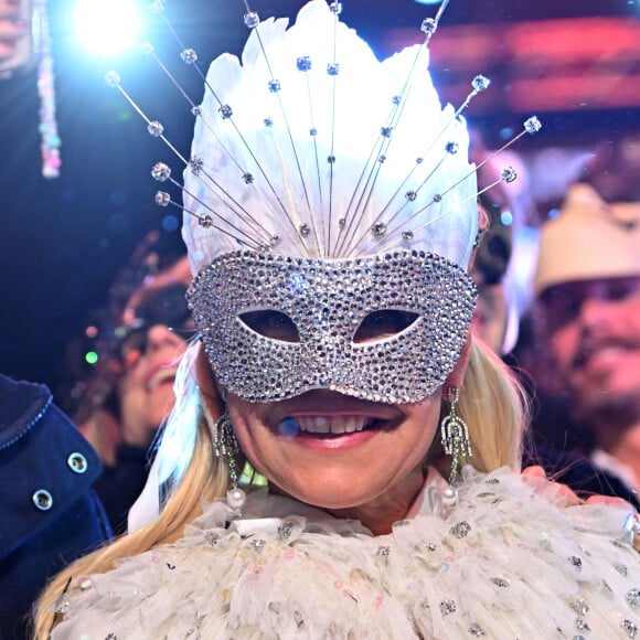 Exclusif - Laura Tenoudji Estrosi avec son mari Christian Estrosi, le maire de Nice, et ses enfants Milan et Bianca, ont participé à un corso carnavalesque du 150eme Carnaval de Nice entourés par des proches et des amis, le 18 février 2023. Laura, qui la veille fetait son anniversaire en amoureux avec son mari, a réuni autour de ses parents et de son jeune frère, des proches et des amis pour une soirée carnavalesque sur la Place Masséna, où tous les convives étaient déguisés. Du James Bond, à Cléopatre, en passant par Superman, ou encore Lucky Luke, Napoléon 1er, Frida Kahlo et même un "Commandant de bord" en mode : " Y a t il un Pilote dans l'Avion ? " que l'on aurait pu avoir plutôt en mode : " Y a t il un Pilote dans la Ville ? ", car c'est le maire de Nice qui avait choisi d'être le pilote de cette soirée. Milan, le fils de 13 ans, que Laura a eu de sa relation passée avec Michael Tapiro, était en Mario Bros et sa soeur Bianca en Mercredi de la Famille Adams, enfant née de son union avec Christian Estrosi, que Laura a épousé en 2016. © Bruno Bebert/Bestimage