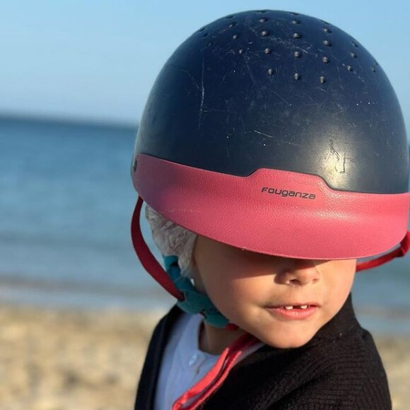 Et, par la même occasion, a dévoilé une petite partie du visage de sa fille.
Bianca, la fille de Laura Tenoudji.