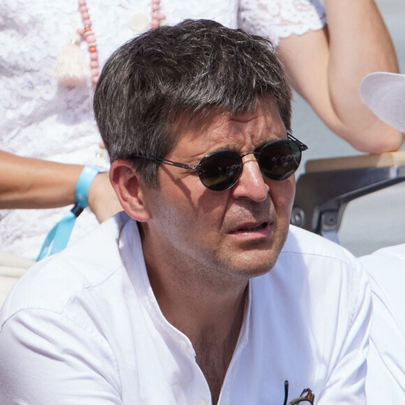 Thomas Sotto dans les tribunes lors des Internationaux de France de Tennis de Roland Garros 2023. Paris, le 10 juin 2023. © Jacovides-Moreau / Bestimage 