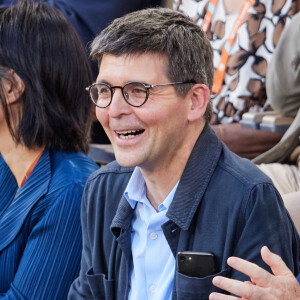 Thomas Sotto en tribunes lors des Internationaux de France de tennis de Roland Garros 2023, à Paris, France, le 6 juin 2023. © Jacovides-Moreau/Bestimage 