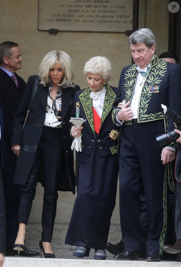 Exclusif - Brigitte Macron, Hélène Carrère d'Encausse et Xavier Darcos - l'académicien François Sureau a été reçu à l'Institut de France à Paris, le 3 Mars 2022. © Dominique Jacovides/Bestimage 