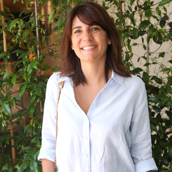 Leur demeure bien que moderne nécessite de quelques travaux. Profitant de ses vacances pour s'y atteler, Estelle Denis a pu compter sur l'aide de Marc Thiercelin, le célèbre skipper qui partage sa vie depuis plus d'un an.
Exclusif - Estelle Denis - Internationaux de France de Tennis de Roland Garros 2023 - Jour 08 à Paris le 04 Juin 2023. © Bertrand Rindoff / Bestimage