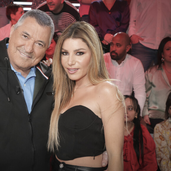 Sur Instagram, elles s'interpellent très souvent.
Exclusif - Jean-Marie Bigard et sa femme Lola Marois - Enregistrement de l'émission "La Grosse Rigolade" présentée par C.Hanouna le 1er décembre qui sera diffusée à 21h10 sur C8 le Jeudi 8 décembre 2022 qui réunira les experts de la blague pour une soirée 100% Darka. © Jack Tribeca / Bestimage