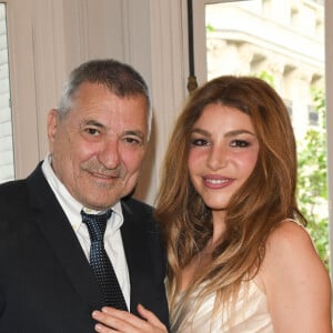 Exclusif - Jean-Marie Bigard et sa femme Lola Marois - Jean-Marie Bigard et Lola Marois lors de la cérémonie oecuménique à l'occasion du renouvellement de leurs voeux pour leur 10 ans de mariage. Le 27 mai 2021 © Coadic Guirec / Bestimage