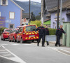 La Première ministre Elisabeth Borne arrive sur les lieux de l'incendie dans un gîte pour handicapés à Wintzenheim (Haut-Rhin), le 8 août 2023, accompagnée d'A.Bergé, ministre des Solidarités et des Familles. Neuf personnes ont péri et deux autres sont actuellement recherchées dans les décombres, malgré l'évacuation de 17 résidents, tous originaires de Nancy. © Elyxandro Cegarra / Panoramic / Bestimage