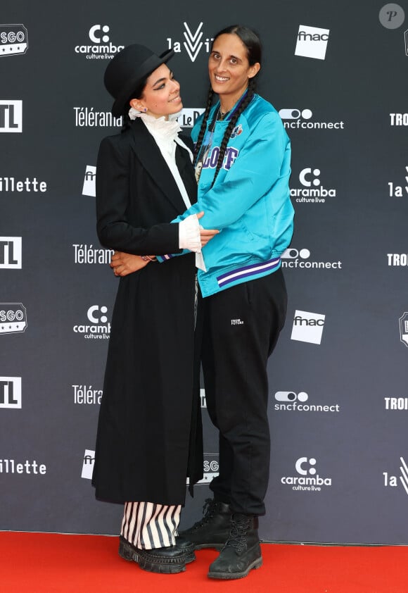 Elia et Roxane Depardieu à l'inauguration de l'expérience "Tim Burton Le labyrinthe" à l'espace Chapiteaux du parc de la Villette à Paris, France, le 20 mai 2023. © Coadic Guirec/Bestimage