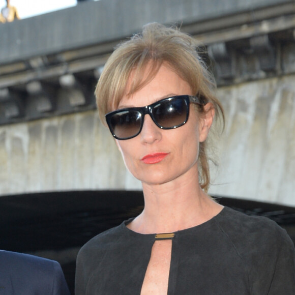 "Il y a moins de pollution ici que dans le centre de Paris, assurait-il, et le quartier n'est pas immédiatement accessible."
Richard Berry et sa femme Pascale Louange - Soirée de gala de la "Maud Fontenoy Fondation" à bord de la péniche Ducasse sur Seine à Paris le 6 juin 2019. © Veeren/Bestimage