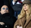 Désormais séparés, les deux tourtereaux font leur vie chacun de leur côté. 
Pascal Obispo et son ex-femme Julie Hantson dans les tribunes lors du match de championnat de Ligue 1 Conforama opposant le Paris Saint-Germain (PSG) aux Girondins de Bordeaux au Parc des Princes à Paris, France, le 23 février 2020. Le PSG a gagné 4-3. © Cyril Moreau/Bestimage 