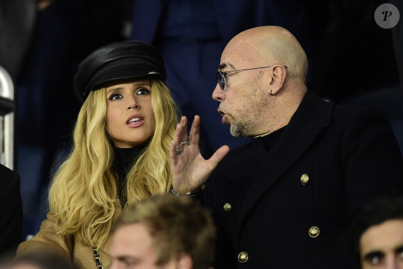 Pascal Obispo et son ex-femme Julie Hantson dans les tribunes lors du match retour de Champion's League "PSG - Bruges (1-0)" au Parc des Princes. Paris, le 6 novembre 2019. 