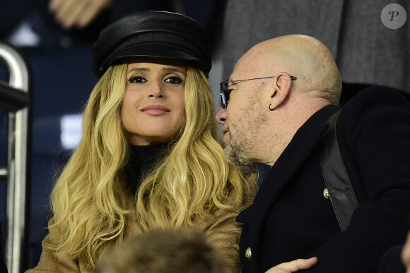 Pascal Obispo et son ex-femme Julie Hantson dans les tribunes lors du match retour de Champion's League "PSG - Bruges (1-0)" au Parc des Princes. Paris, le 6 novembre 2019. 