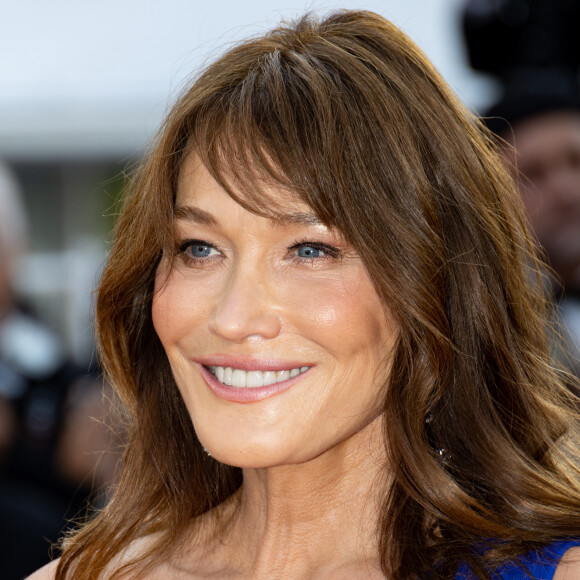 Ainsi, Carla Bruni s'intéresse à cette méthode qui repose sur trois grands principes : la respiration ventrale, le travail musculaire et la mobilité du corps
Carla Bruni-Sarkozy - Montée des marches du film " Firebrand (Le jeu de la reine) " lors du 76ème Festival International du Film de Cannes, au Palais des Festivals à Cannes. Le 21 mai 2023 © Jacovides-Moreau / Bestimage 
