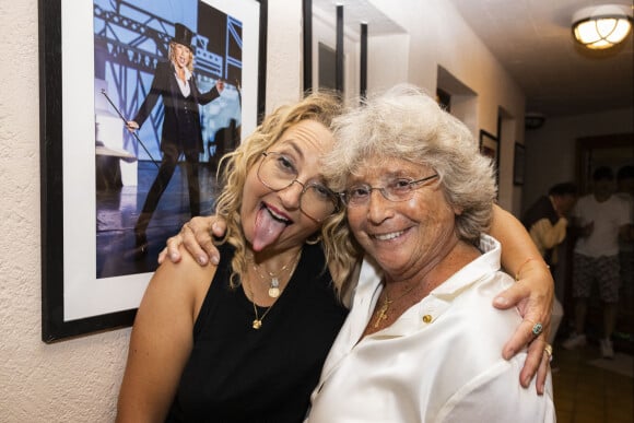 Aliénor Sardou est étudiante en école de commerce à l'EDHEC Business School.
Exclusif - Christelle Chollet, Jacqueline Franjou - Christelle Chollet présente son spectacle "Reconditionnée" au théâtre de Verdure pour la clôture du festival de Ramatuelle le 11 août 2023. © Cyril Bruneau / Bestimage