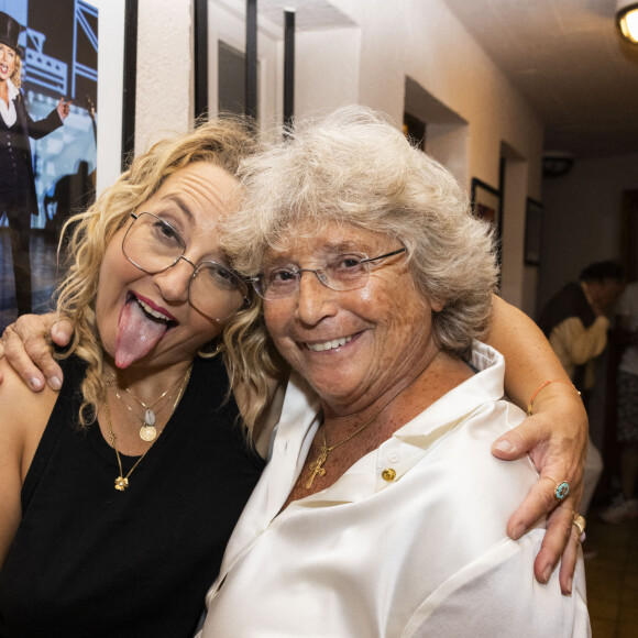 Aliénor Sardou est étudiante en école de commerce à l'EDHEC Business School.
Exclusif - Christelle Chollet, Jacqueline Franjou - Christelle Chollet présente son spectacle "Reconditionnée" au théâtre de Verdure pour la clôture du festival de Ramatuelle le 11 août 2023. © Cyril Bruneau / Bestimage