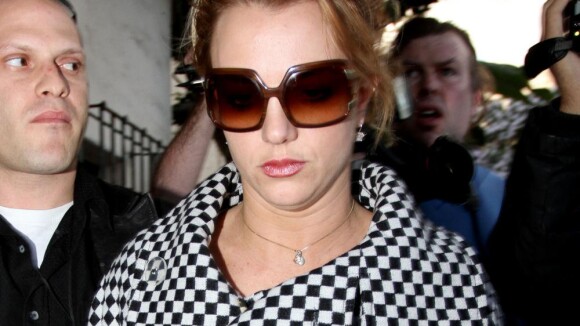 Britney Spears : Coiffeur et salon de beauté... elle a tout de même oublié quelque chose !