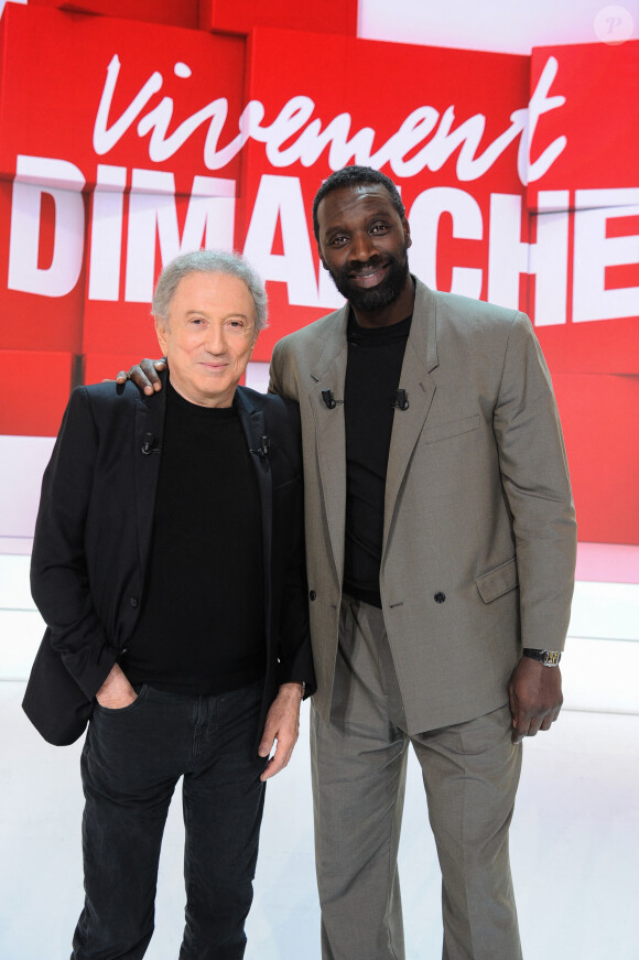 Exclusif - Michel Drucker et Omar Sy - Enregistrement de l'émission "Vivement dimanche" au studio Gabriel et diffusée sur France 3 le 18 décembre 2022. © Guillaume Gaffiot / Bestimage 