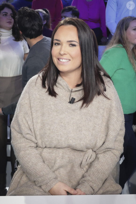 Exclusif - Kelly Helard (Mamans et Célèbres) - Sur le plateau de l'émission TPMP (Touche Pas à Mon Poste) présentée en direct par C.Hanouna et diffusée sur C8 - Paris le 23/01/2023 - © Jack Tribeca / Bestimage