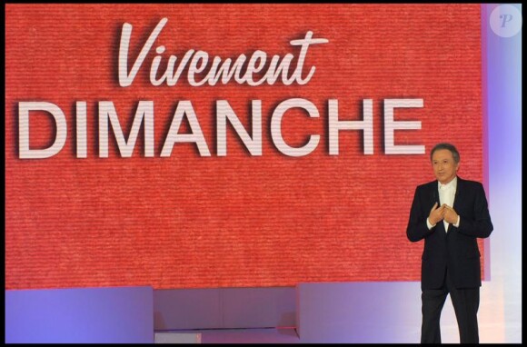 Michel Drucker à l'enregistrement de Vivement Dimanche, diffusé le 7 mars (3 mars 2010)