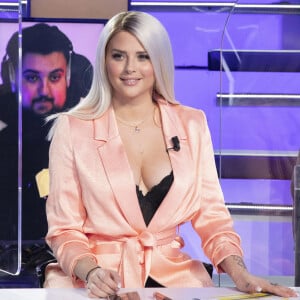 Exclusif - Kelly Vedovelli - Enregistrement de l'émission "Touche Pas à Mon Poste (TPMP)", présentée par C.Hanouna, et diffusée sur C8 en Direct le 12 novembre 2020 avec un public virtuel © Jack Tribeca / Bestimage 