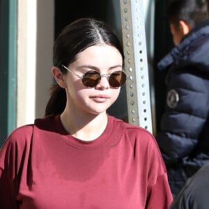 Ainsi, certains d'entre vous vont continuer de pratiquer leurs séances de sport quotidiennes et ce en dépit de la canicule qui frappe le pays. 
Selena Gomez quitte la salle de gym à Los Angeles le 29 décembre 2018.