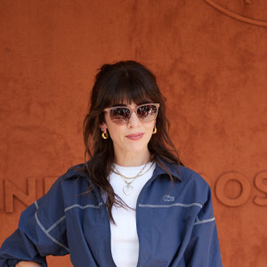 Mais comme tout le monde, la chanteuse a un passé sentimental... qu'elle a été invitée à évoquer dans l'émission Chemins de traverse.
Nolwenn Leroy au village lors des Internationaux de France de tennis de Roland Garros 2023, à Paris, le 3 juin 2023. © Cyril Moreau/Bestimage