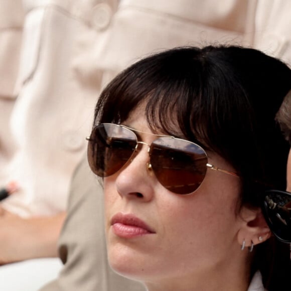 Nolwenn Leroy et son compagnon Arnaud Clément dans les tribunes lors des Internationaux de France de Tennis de Roland Garros 2022. Paris, le 5 juin 2022. © Dominique Jacovides/Bestimage