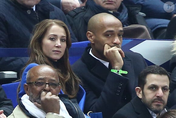 Thierry Henry et sa compagne Andrea Rajacic - Hommage des anciens bleus vainqueurs de la coupe du monde 1998 au match amical France - Brésil au Stade de France à Saint-Denis le 26 mars 2015. Le Brésil à remporté le match sur le score de 3 buts à 1.