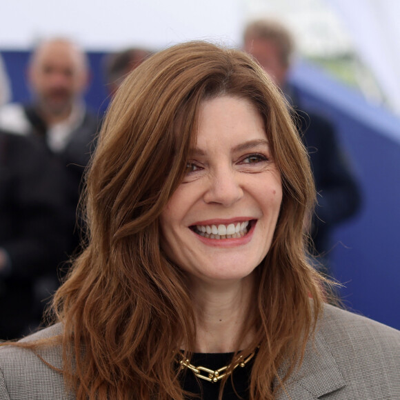 Mais Chiara Mastroianni n'a jamais voulu aborder le sujet, malgré l'officialisation de Benoît Poelvoorde.
Chiara Mastroianni au photocall de "Eureka" lors du 76ème Festival International du Film de Cannes, le 20 mai 2023. © Jacovides / Moreau / Bestimage 