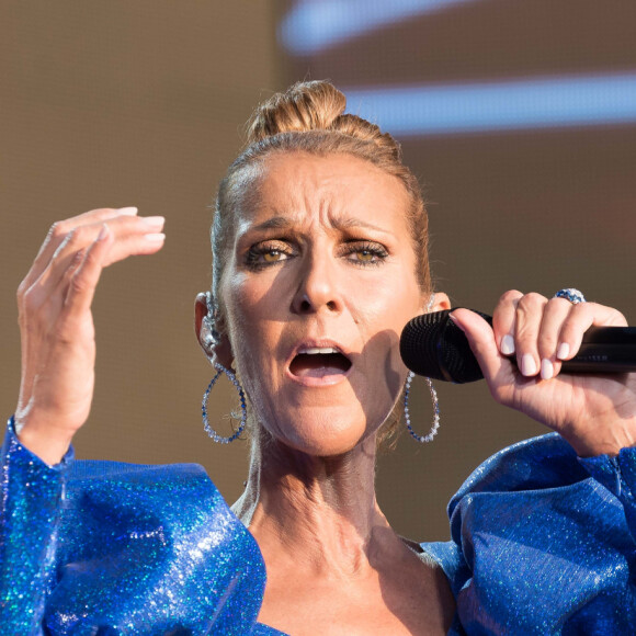 Céline Dion est toujours malade mais est très entourée.
Céline Dion en concert lors du "British Summer Time Festival"à Hyde Park. Londres. 