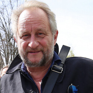 Benoit Poelvoorde à la sortie des studios de Radio France à Paris. Le 29 mars 2023 © Jonathan Rebboah / Panoramic / Bestimage