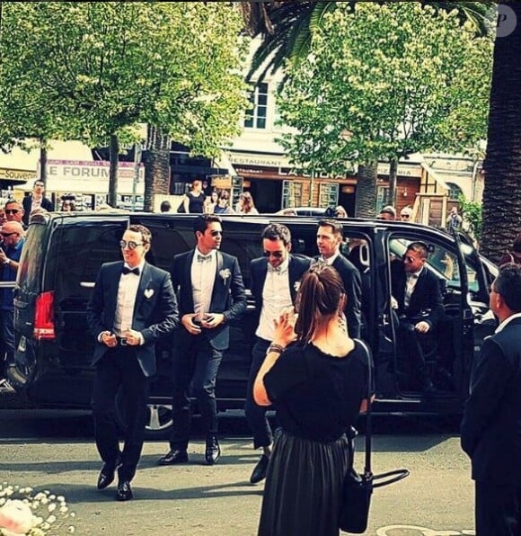 Grégoire Lyonnet, Christophe Licata et Yann-Alrick lors du mariage de Grégoire et Alizée, le 18 juin 2016, en Corse