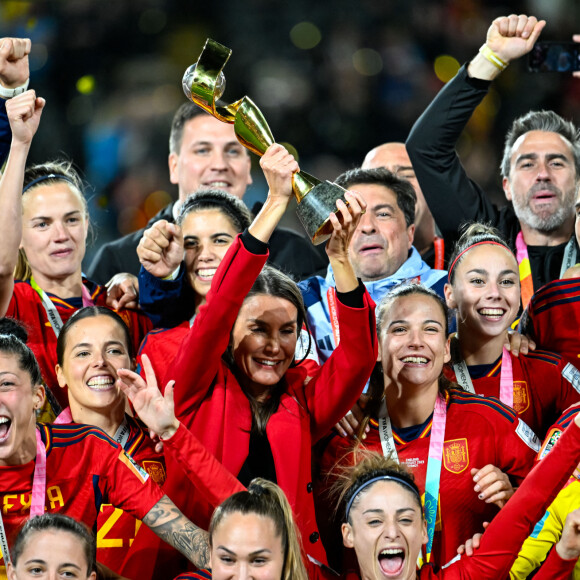 Letizia d'Espagne a pu assister à la belle victoire de son pays en finale de la Coupe du monde féminine

La reine Letizia d'Espagne et l'infante Sofia d'Espagne assistent à la victoire de l'équipe espagnole face à l'Angleterre (1 - 0) lors de la Coupe du monde féminine de football (FIFA) à Sydney, le 20 août 2023.