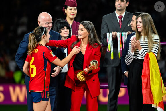Au moment du coup de sifflet, le président de la fédération espagnole de football a eu un geste très déplacé 

La reine Letizia d'Espagne et l'infante Sofia d'Espagne assistent à la victoire de l'équipe espagnole face à l'Angleterre (1 - 0) lors de la Coupe du monde féminine de football (FIFA) à Sydney, le 20 août 2023.