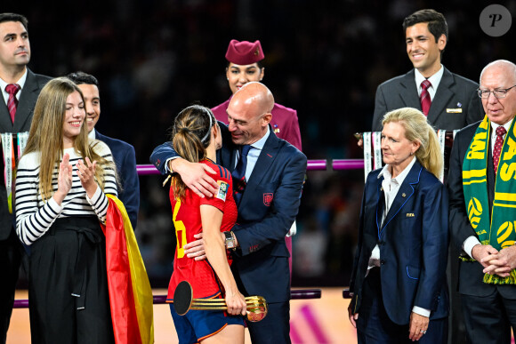 Une attitude obscène, alors qu'il se trouvait à seulement quelques mètres de Letizia d'Espagne

La reine Letizia d'Espagne et l'infante Sofia d'Espagne assistent à la victoire de l'équipe espagnole face à l'Angleterre (1 - 0) lors de la Coupe du monde féminine de football (FIFA) à Sydney, le 20 août 2023.