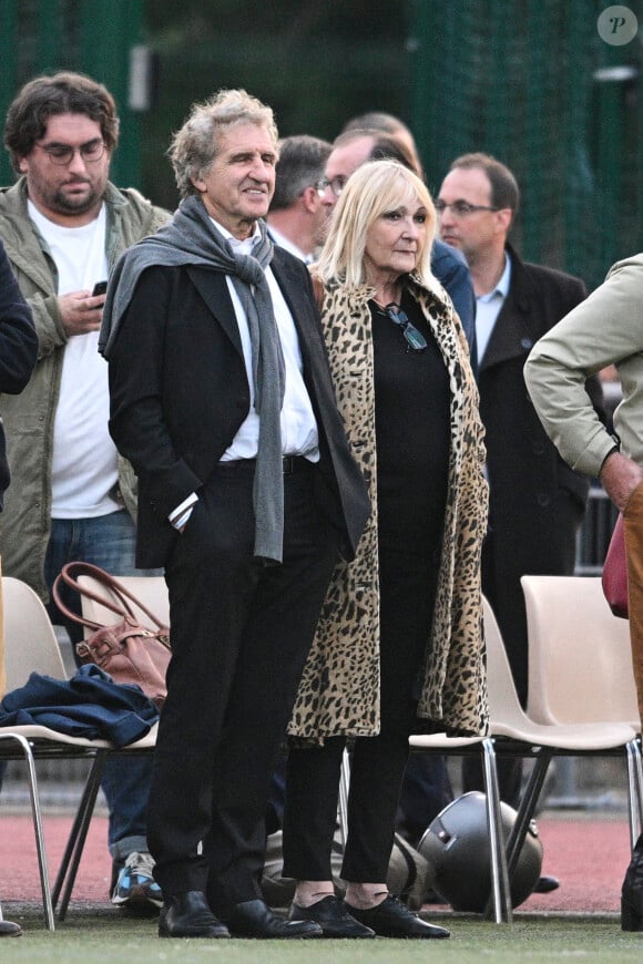 Gérard Leclerc et sa femme Julie - Match de football caritatif entre le Variétés Club de France contre l'équipe de France des Parlementaires au profit de l'association "e-Enfance" au stade Emile Anthoine à Paris le 28 septembre 2022.