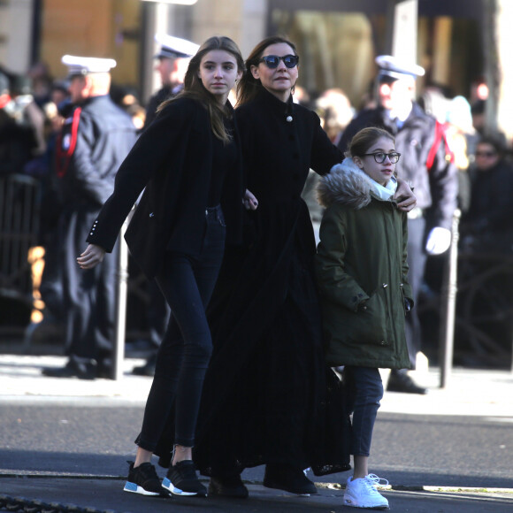 Ce mercredi, il s'est fait tatouer par ses filles Vittoria et Luisa.
Clotilde Courau et ses filles Luisa et Vittoria - Arrivées des personnalités en l'église de La Madeleine pour les obsèques de Johnny Hallyday à Paris. Le 9 décembre 2017 