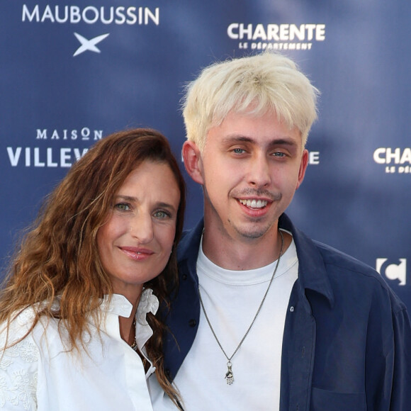 Parmi les autres invités, Camile Cottin était venu avec son réalisateur.
Camille Cottin, Nathan Ambrosioni (Toni en famille) sur le tapis bleu de la 16ème édition du festival du film francophone de Angoulême le 23 août 2023. © Coadic Guirec / Bestimage 