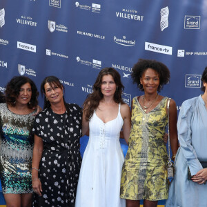 Le Jury : Philippe Chappuis, Raphaël Quenard, Kaouther Ben Hania, Anne Holmes, Laetitia Casta (présidente du jury), Rachel Khan, Souad Massi, Jean-Louis Livi et Monia Chokri sur le tapis bleu de la 16ème édition du festival du film francophone de Angoulême le 23 août 2023. © Coadic Guirec / Bestimage 