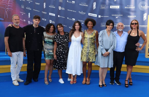 Le Jury : Philippe Chappuis, Raphaël Quenard, Kaouther Ben Hania, Anne Holmes, Laetitia Casta (présidente du jury), Rachel Khan, Souad Massi, Jean-Louis Livi et Monia Chokri sur le tapis bleu de la 16ème édition du festival du film francophone de Angoulême le 23 août 2023. © Coadic Guirec / Bestimage 