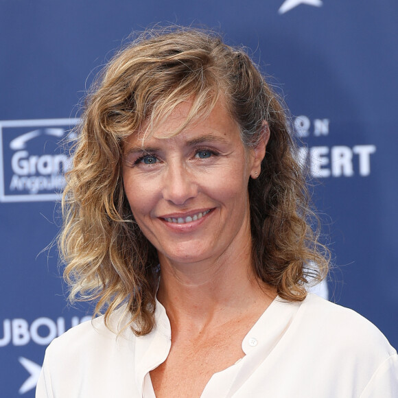 Cécile de France sur le tapis bleu de la 16ème édition du festival du film francophone de Angoulême le 23 août 2023. © Coadic Guirec / Bestimage 