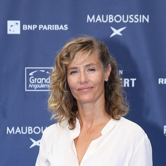 Cécile de France sur le tapis bleu de la 16ème édition du festival du film francophone de Angoulême le 23 août 2023. © Coadic Guirec / Bestimage 