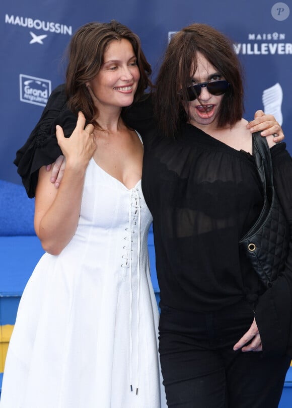 Laetitia Casta (Le bonheur est pour demain) avec Béatrice Dalle sur le tapis bleu de la 16ème édition du festival du film francophone de Angoulême le 23 août 2023. © Coadic Guirec / Bestimage 