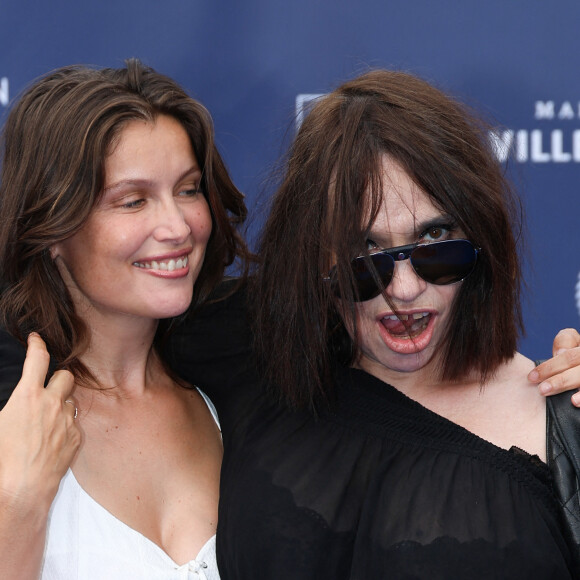 Laetitia Casta (Le bonheur est pour demain) avec Béatrice Dalle sur le tapis bleu de la 16ème édition du festival du film francophone de Angoulême le 23 août 2023. © Coadic Guirec / Bestimage 