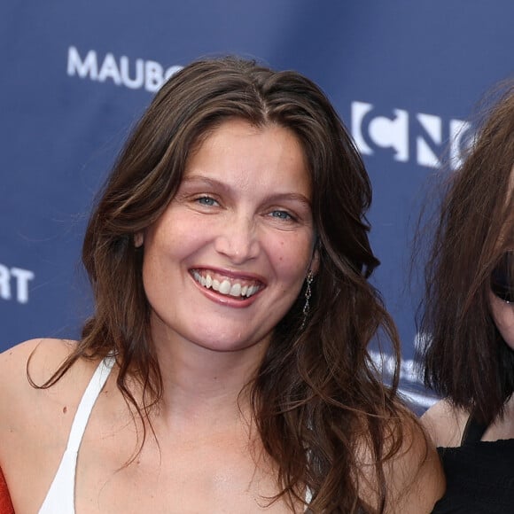 Laetitia Casta (Le bonheur est pour demain) avec Béatrice Dalle sur le tapis bleu de la 16ème édition du festival du film francophone de Angoulême le 23 août 2023. © Coadic Guirec / Bestimage 