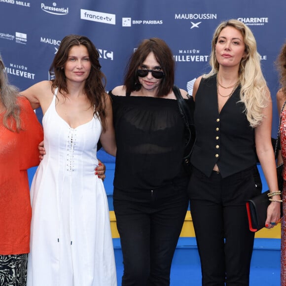 Brigitte Sy, Laetitia Casta (Le bonheur est pour demain) avec Béatrice Dalle, guest sur le tapis bleu de la 16ème édition du festival du film francophone de Angoulême le 23 août 2023. © Coadic Guirec / Bestimage 