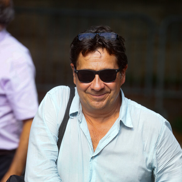 Laurent Gerra - Arrivées à l'enregistrement de l'émission de rentrée de "Vivement Dimanche" présentée par M. Drucker et qui sera diffusée le 27 août 2023 sur France 3 au Studio Gabriel à Paris, France, le 22 août 2023. © Christophe Clovis/Bestimage
